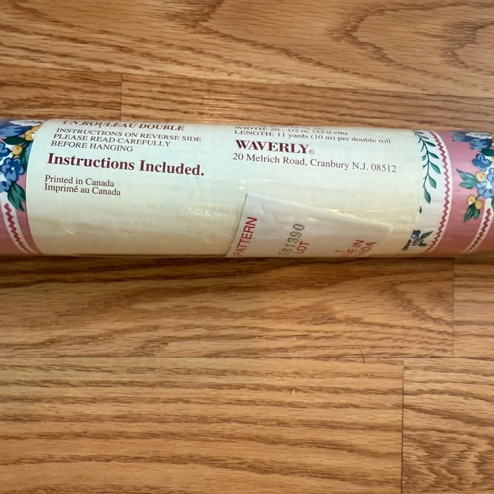 NWT big Waverley,Floral.Pre-pasted wall/shelf liner covering.